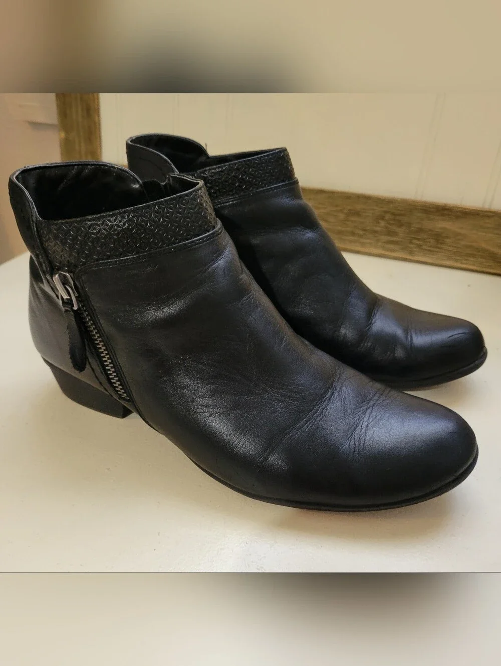 Rockport Carly Women's Black Leather Ankle Boots - Side Zip Size 9